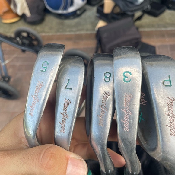 Woman’s golf set 10 pc in right handed Mac Gregor / Helix putter / - Picture 1 of 7